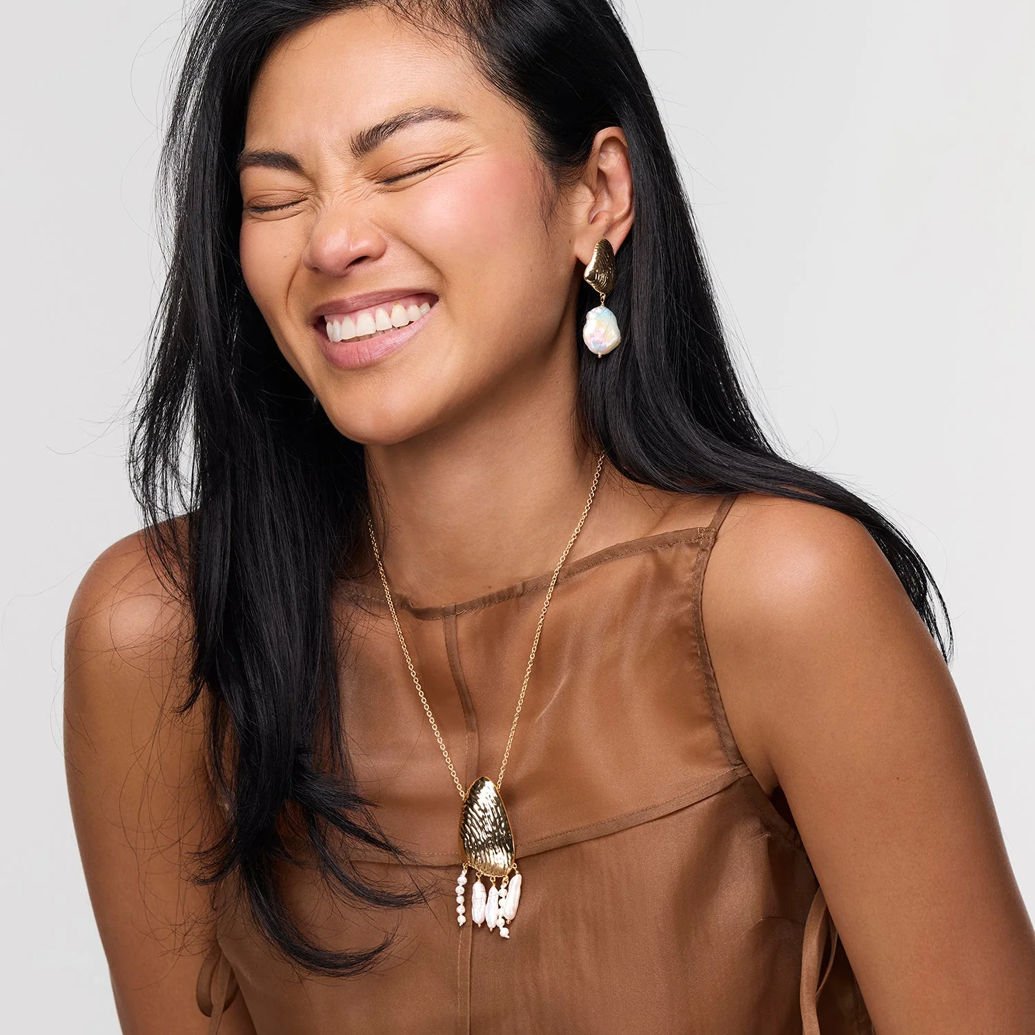 Gloria Drop Earrings - Image 4