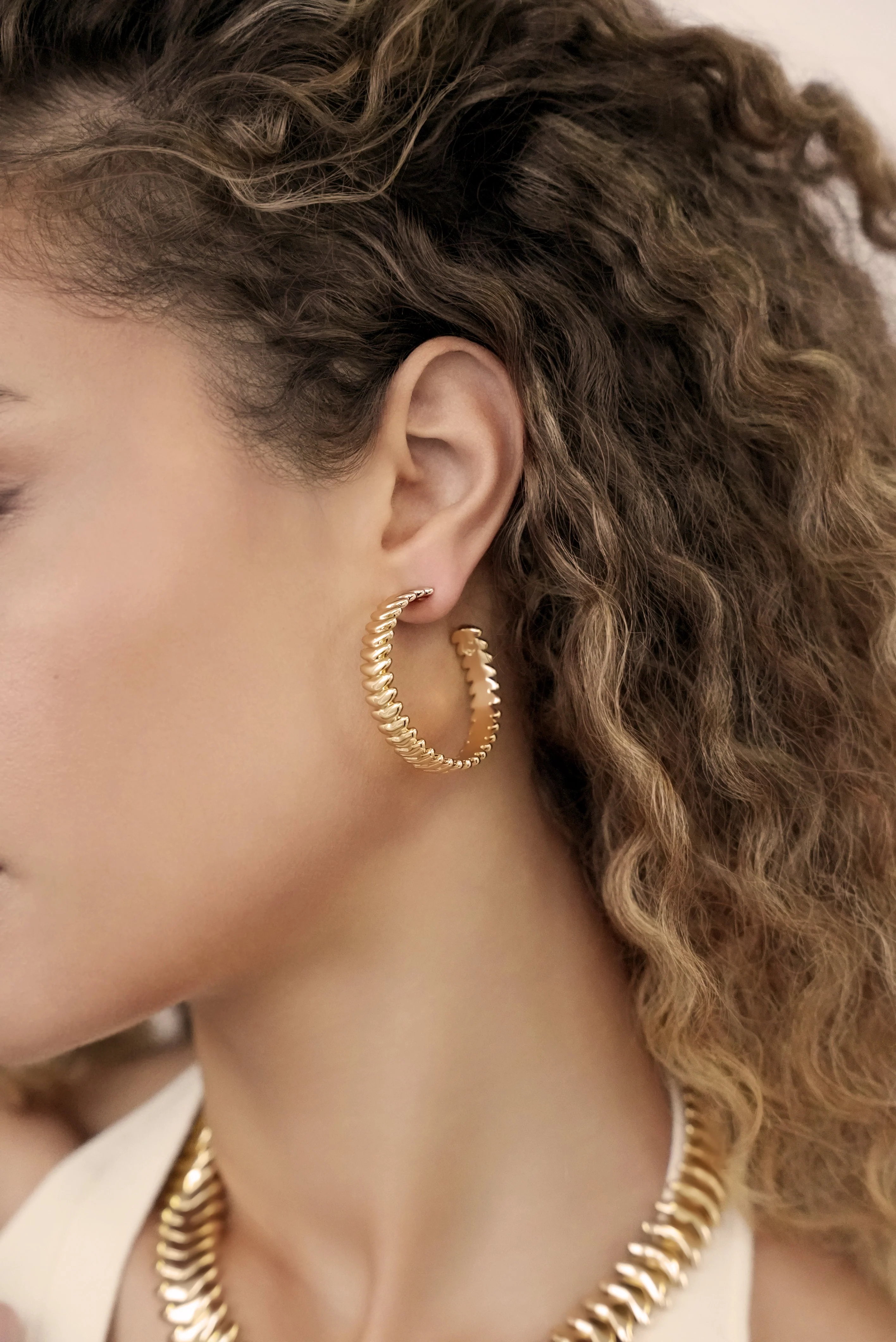 Large Metal Moderna Hoops - Image 5