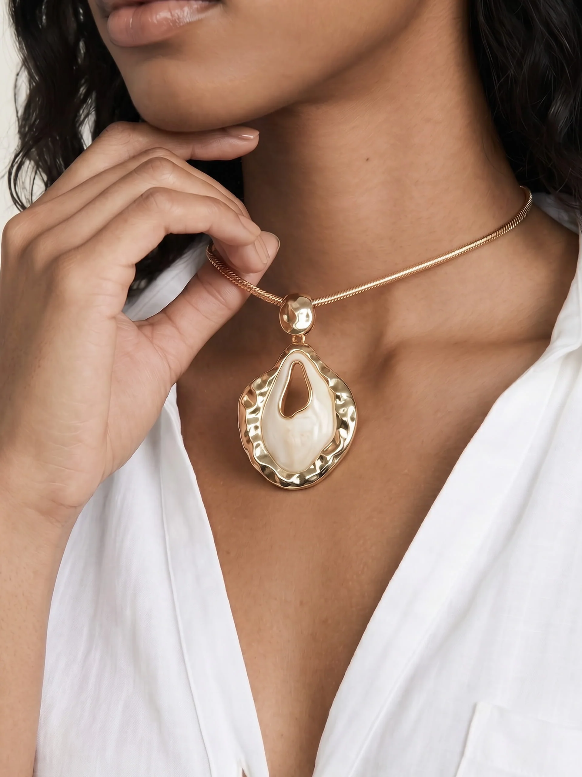 Acrylica Pendant Necklace - Image 4