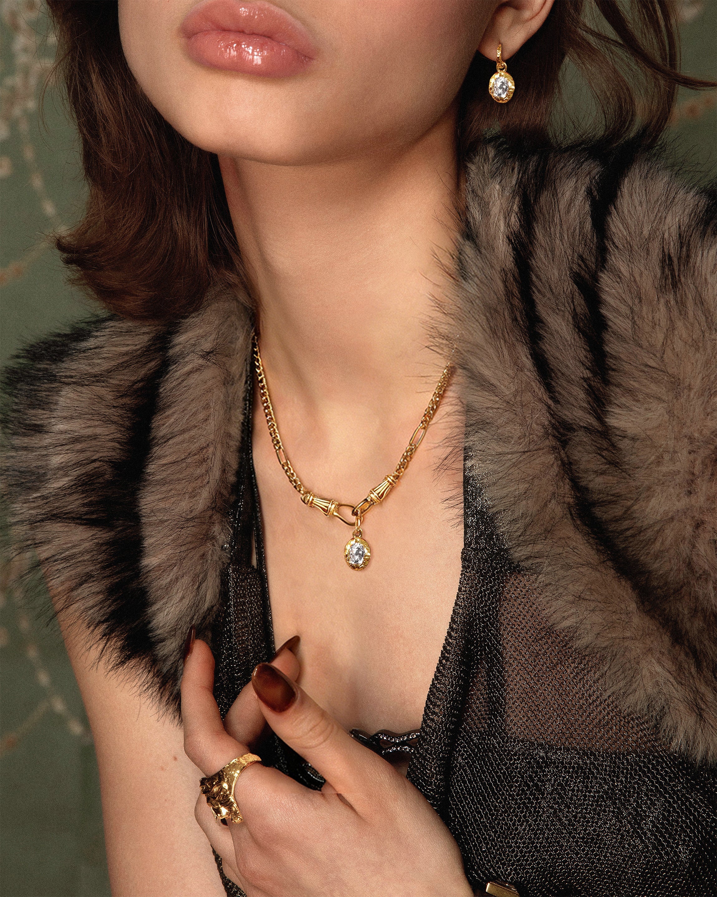 Deco Clasp Chain Necklace in Gold - Image 2