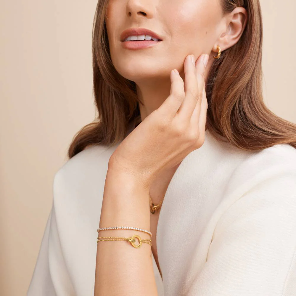 Grace Interlocking Bracelet with Diamond in 18K Gold Vermeil - Image 6