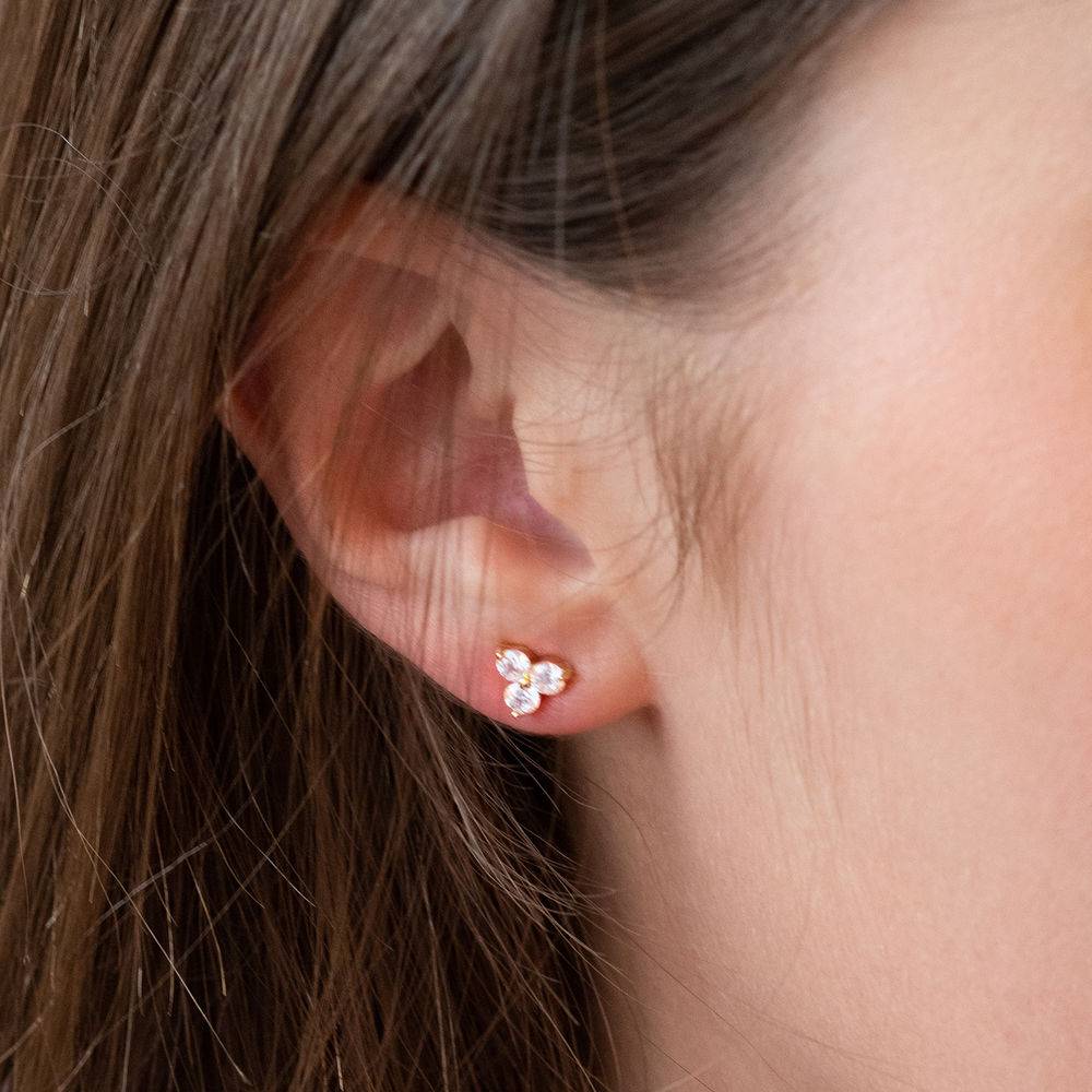 Flower stud earrings with cubic zirkonia in gold plating - Image 3